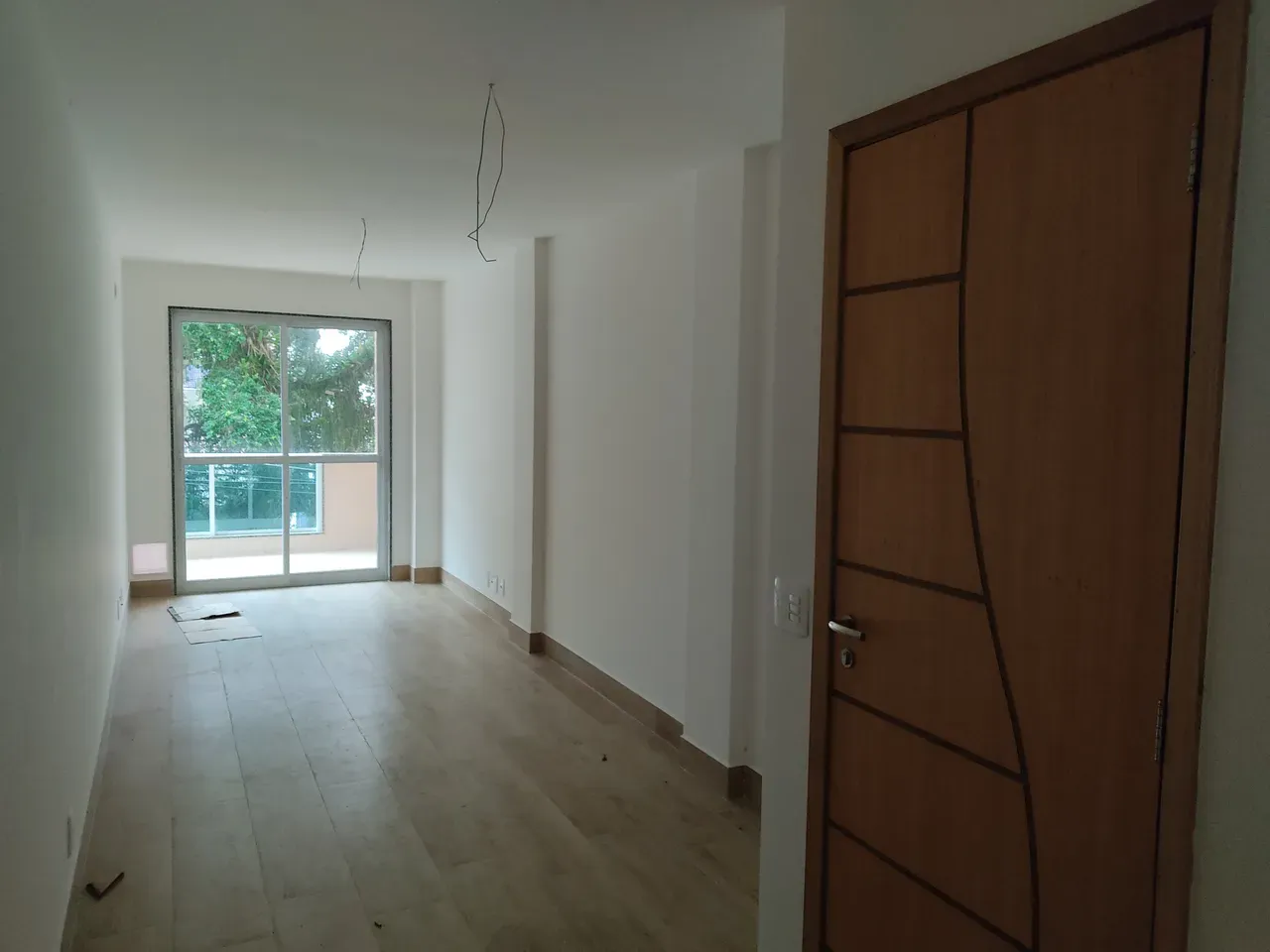 Wood or laminate floors in a 2-bedroom apartment, 80 m²