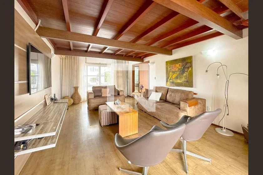 Furnished house, 250 m², with a bathtub