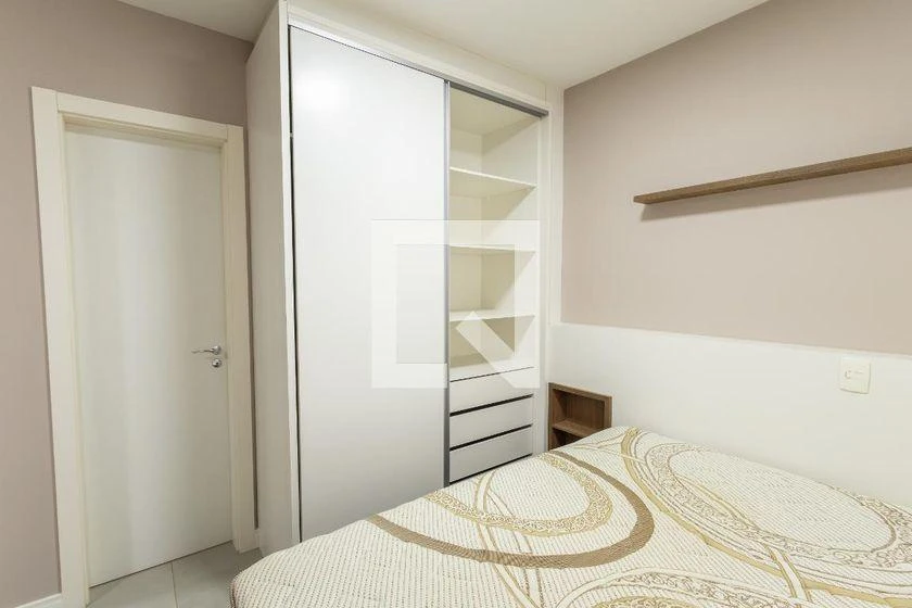 One-bedroom apartment with a home office in Curitiba — photo 12