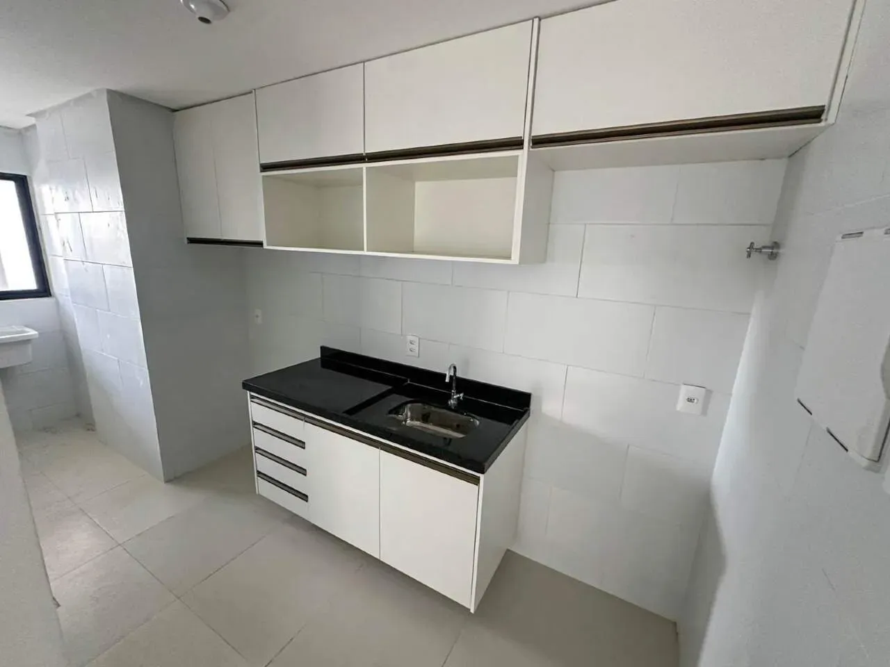 3-bedroom rental apartment with 1 suite and 2 parking — photo 4