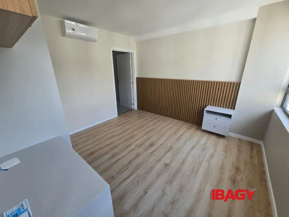 Apartamento de 1 dormitório com suíte e lavabo — photo 3