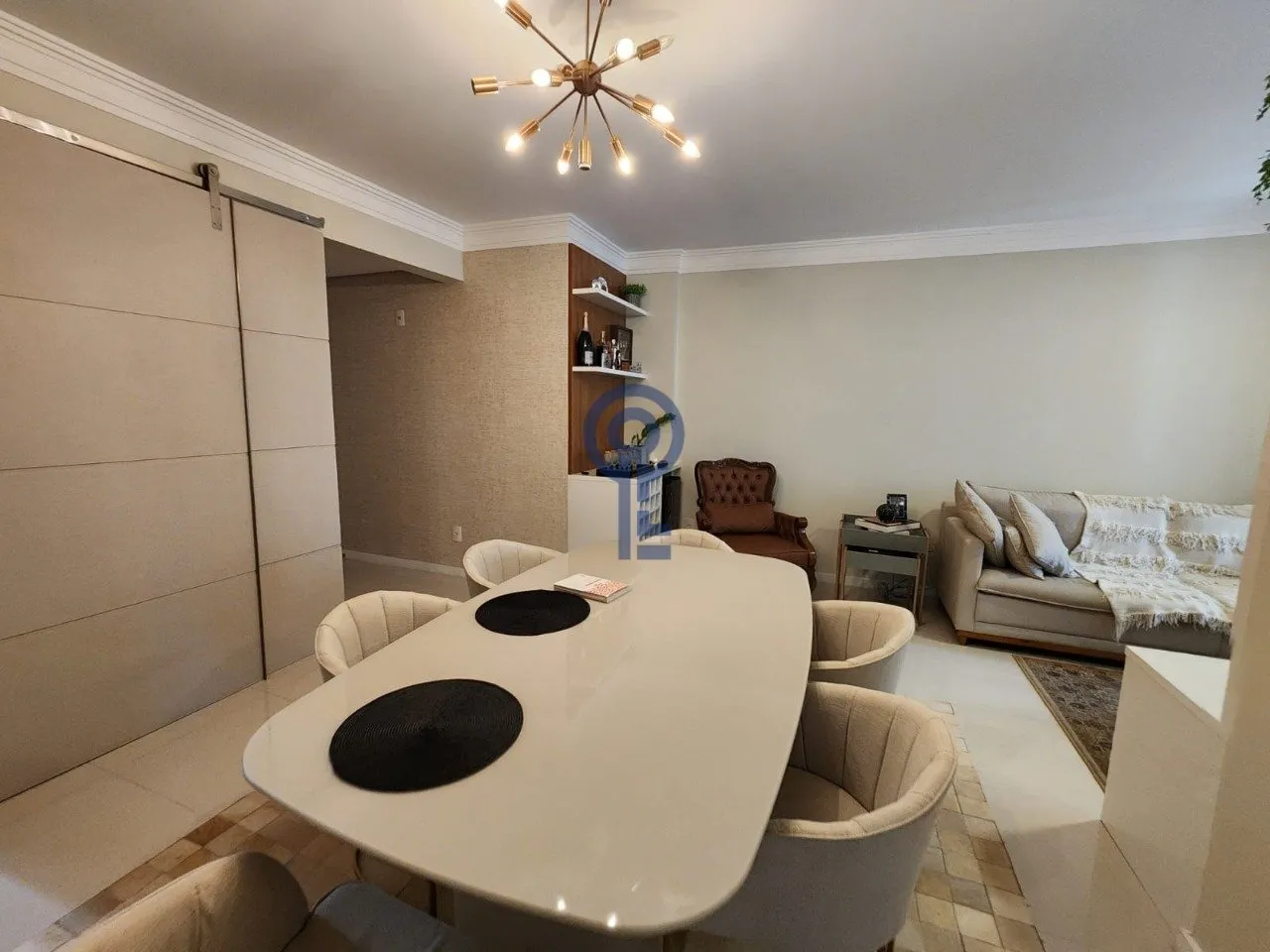 Furnished 4-bedroom apartment with 1 en-suite bath — photo 2