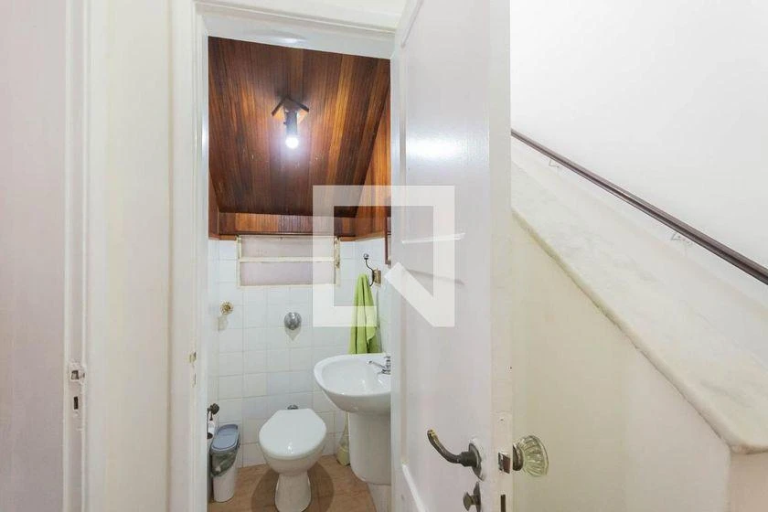 Casa para alugar com 4 quartos e 230 m², 3 banheiros — photo 34
