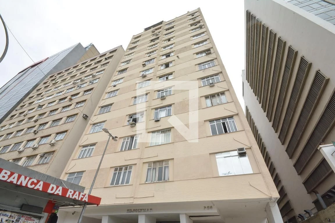 Apartamento sem mobília com vista da janela e 1 quarto — photo 4