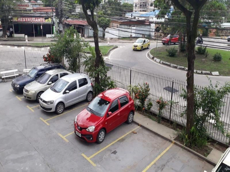 Apartamento com piso de madeira ou laminado, Campo Grande