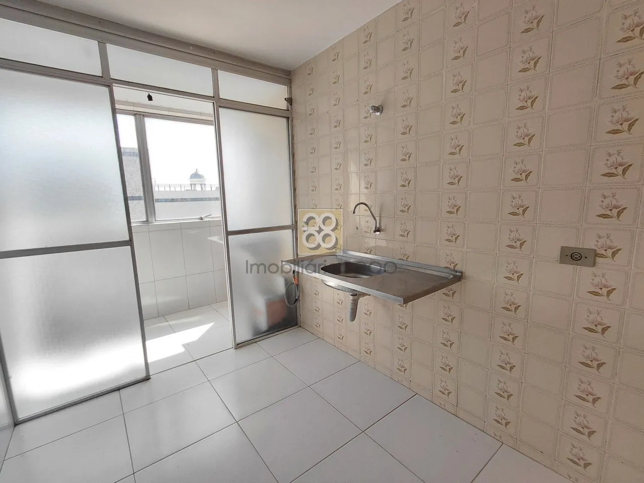 Apartment with 1 bedroom and wood floors — photo 2