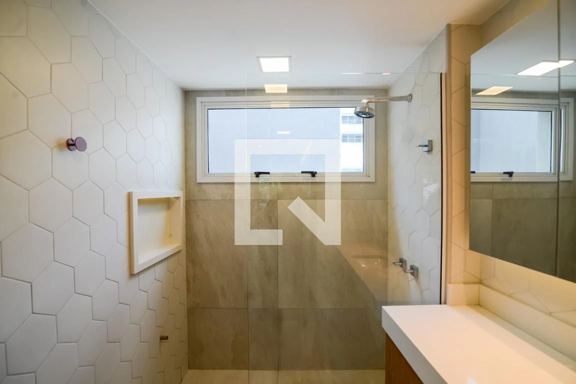 Furnished 4-bedroom apartment with 4 bathrooms — photo 41
