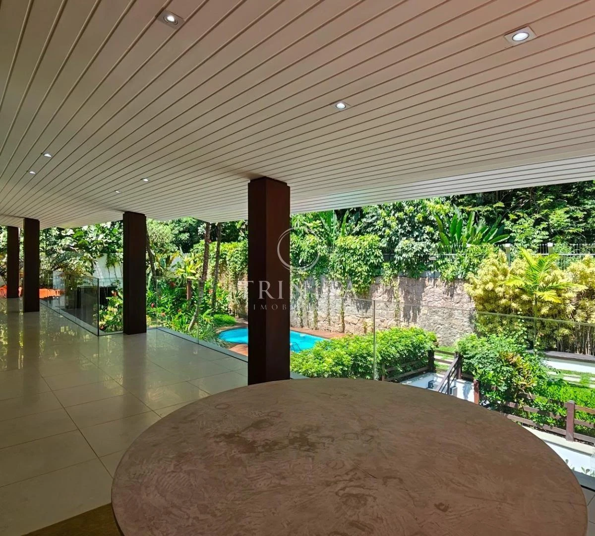 5-bedroom house with a bathtub in Rio de Janeiro — photo 25
