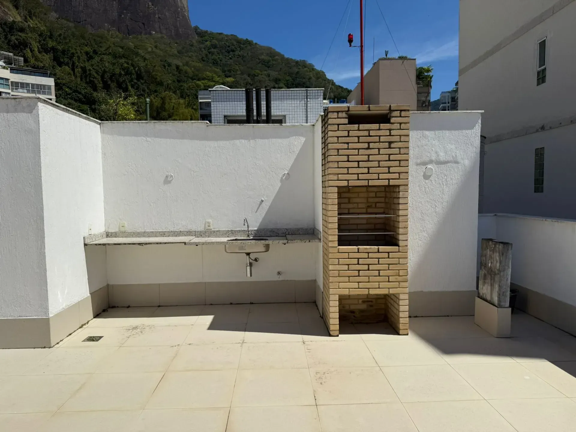 Apartment with balcony, 3 bedrooms and 2 parking spots — photo 40
