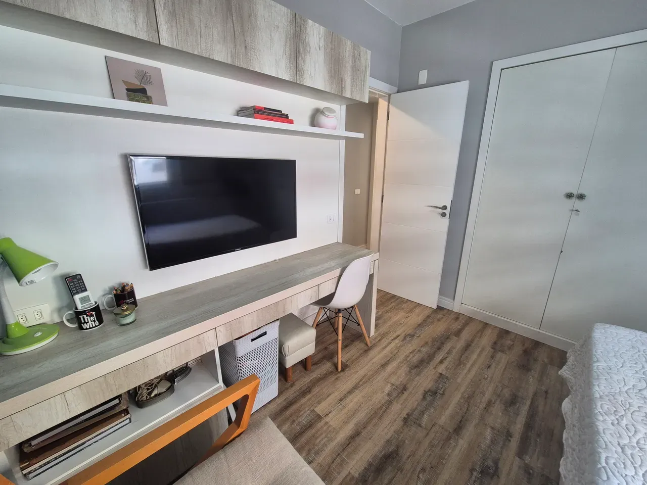90 m² apartment with a home office and a washing machine — photo 26