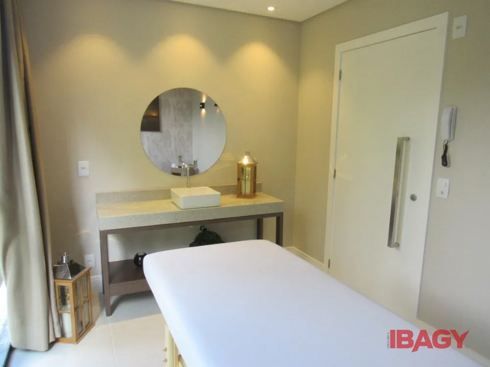 2-bedroom apartment in a building with a sauna — photo 40