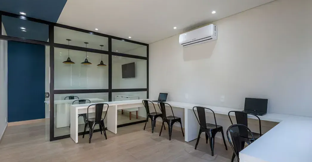 Furnished 2-bedroom apartment with a balcony — photo 7