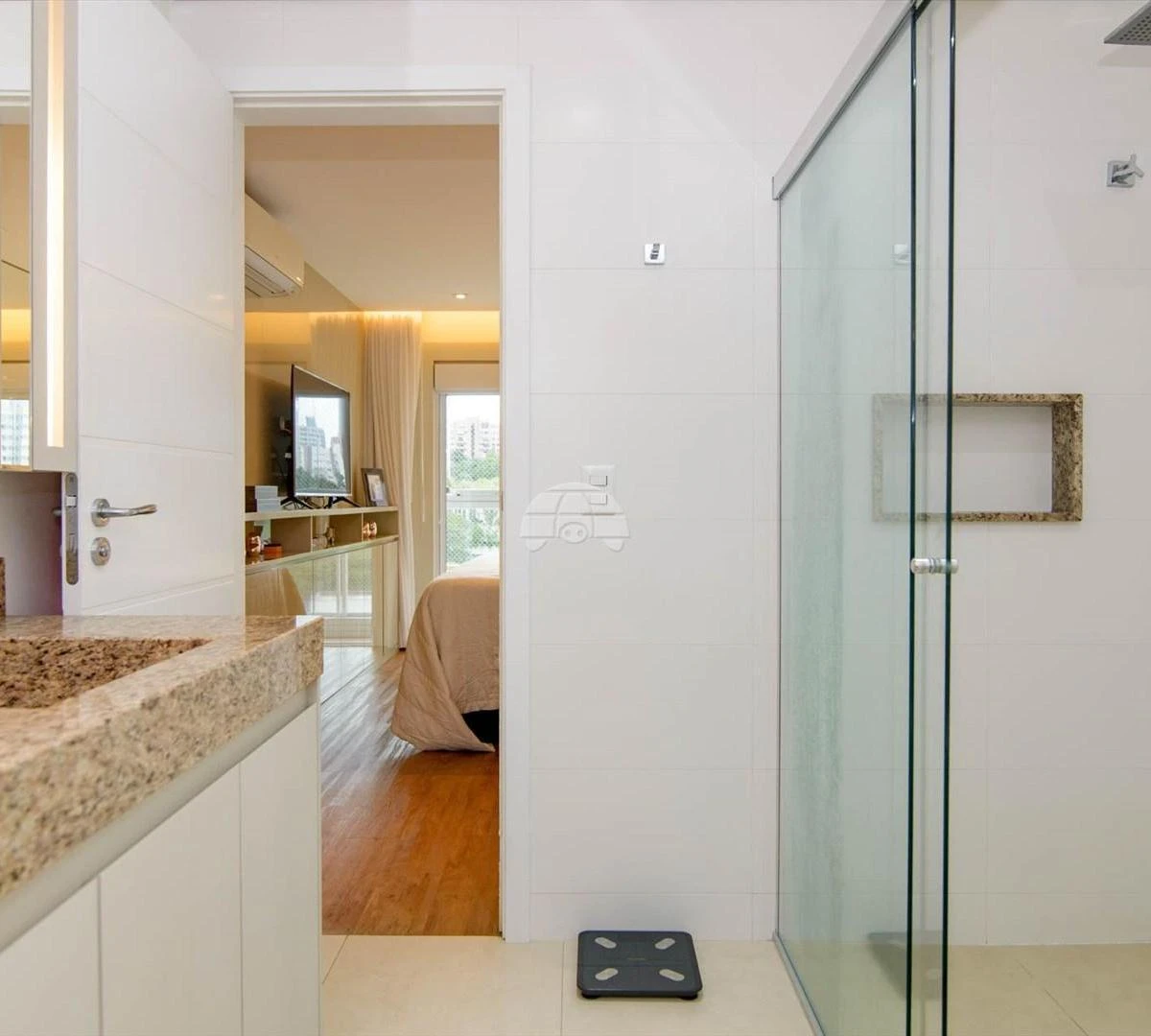 Furnished 3 en-suite apartment with open-plan kitchen — photo 50