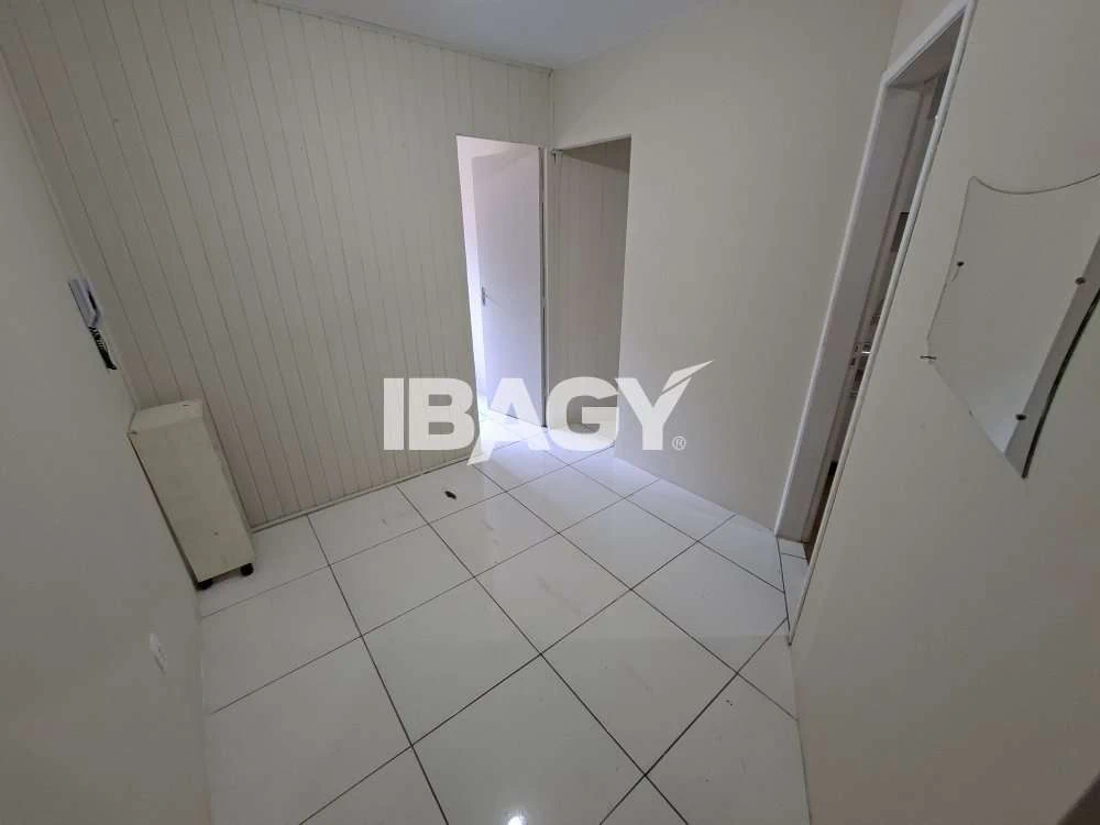 2-bedroom apartment with separate kitchen and tiled floors — photo 4