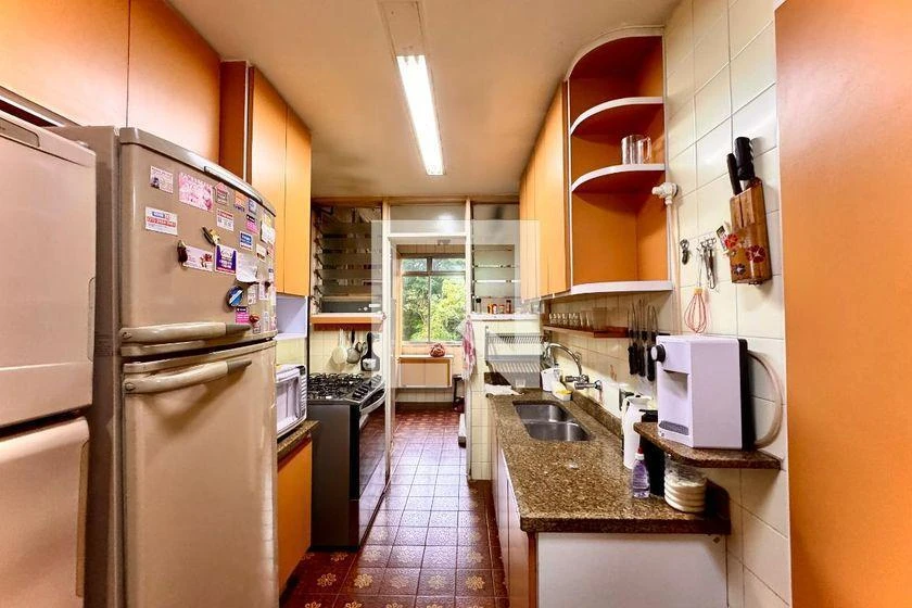 Furnished apartment, 180 m², with a glass-enclosed balcony — photo 2