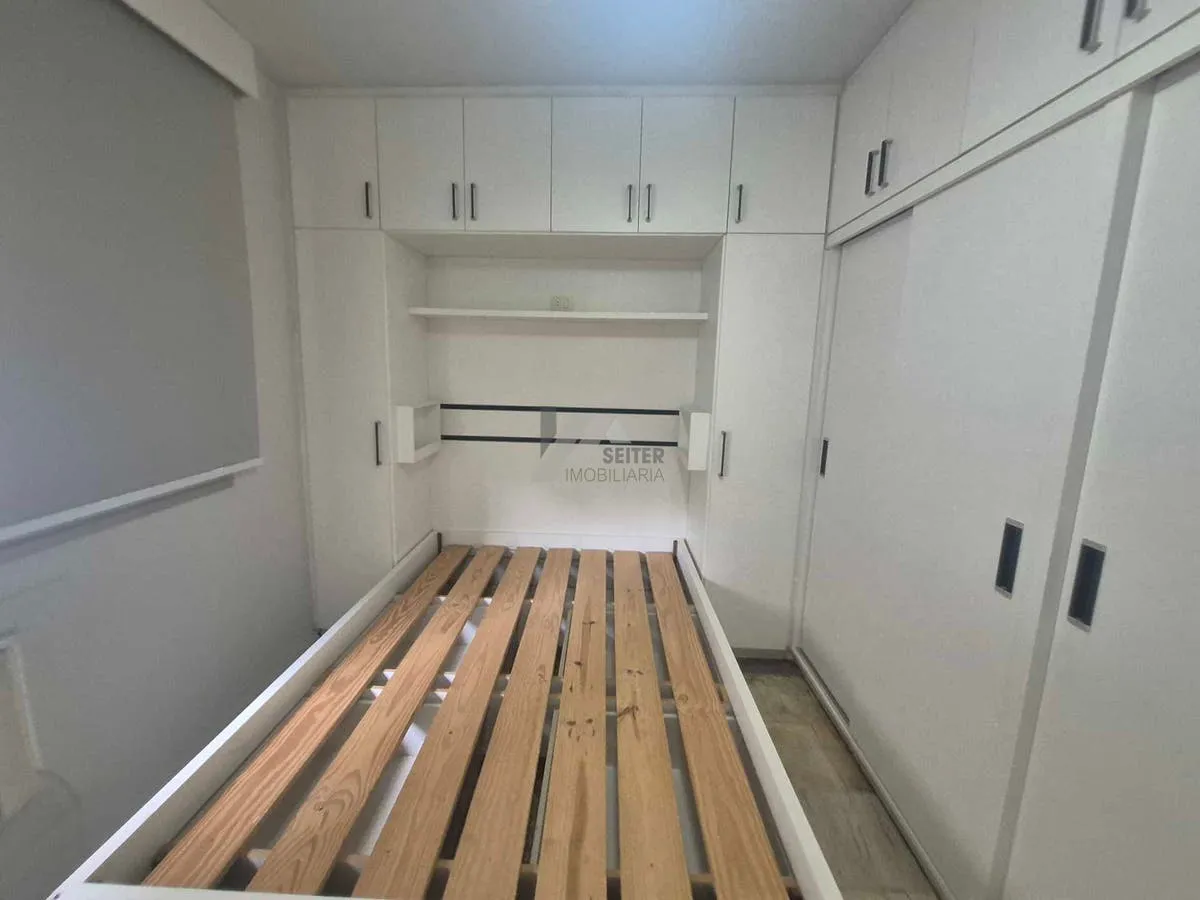 3-bedroom apartment with a glass-enclosed balcony — photo 32