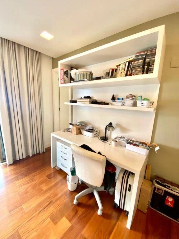 Furnished penthouse with balcony and open-plan kitchen — photo 40