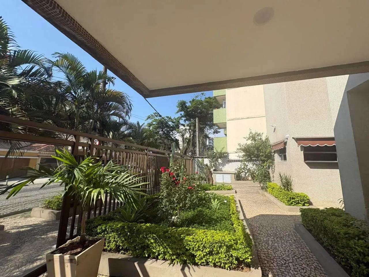 2-bedroom apartment with a mountain view in Rio de Janeiro — photo 21