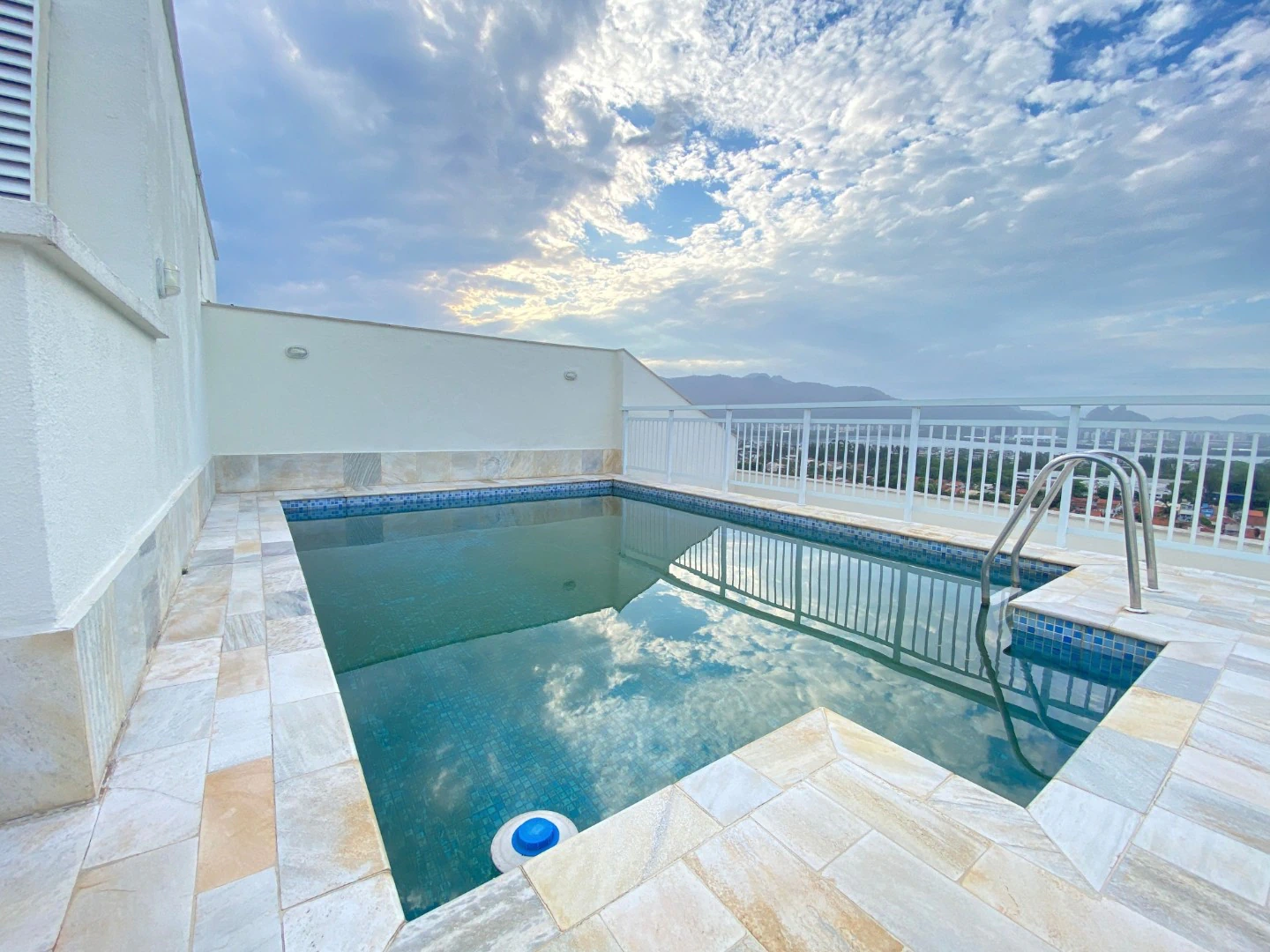 4-bedroom apartment with a mountain view in Rio de Janeiro — photo 30