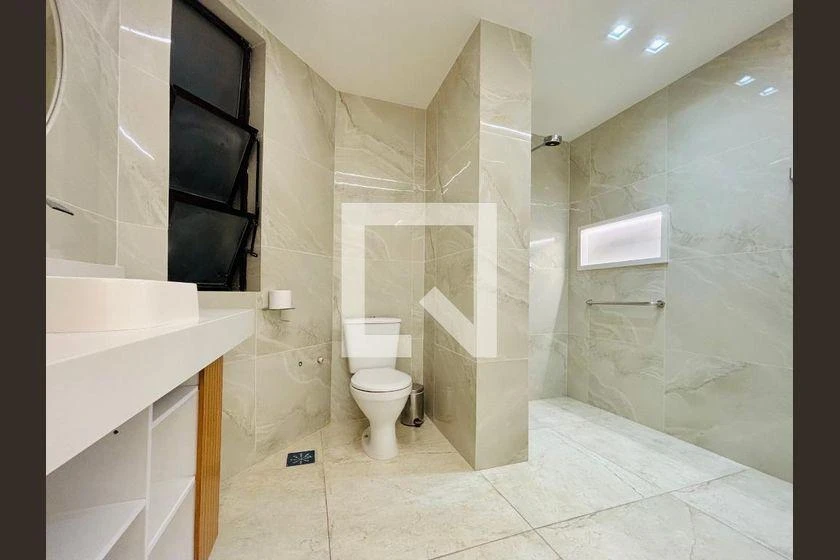 Walk-in closet in a 3-bedroom apartment, 120 m² — photo 15