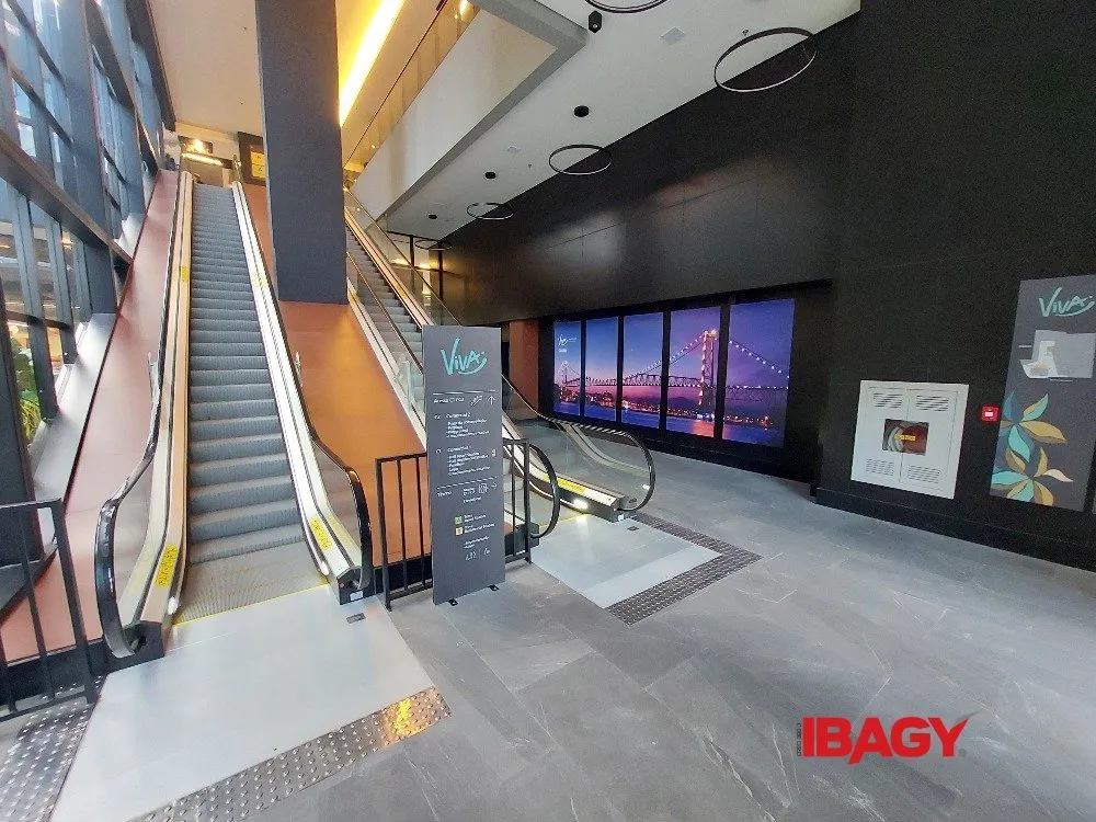 Furnished studio with a glass-enclosed balcony — photo 35
