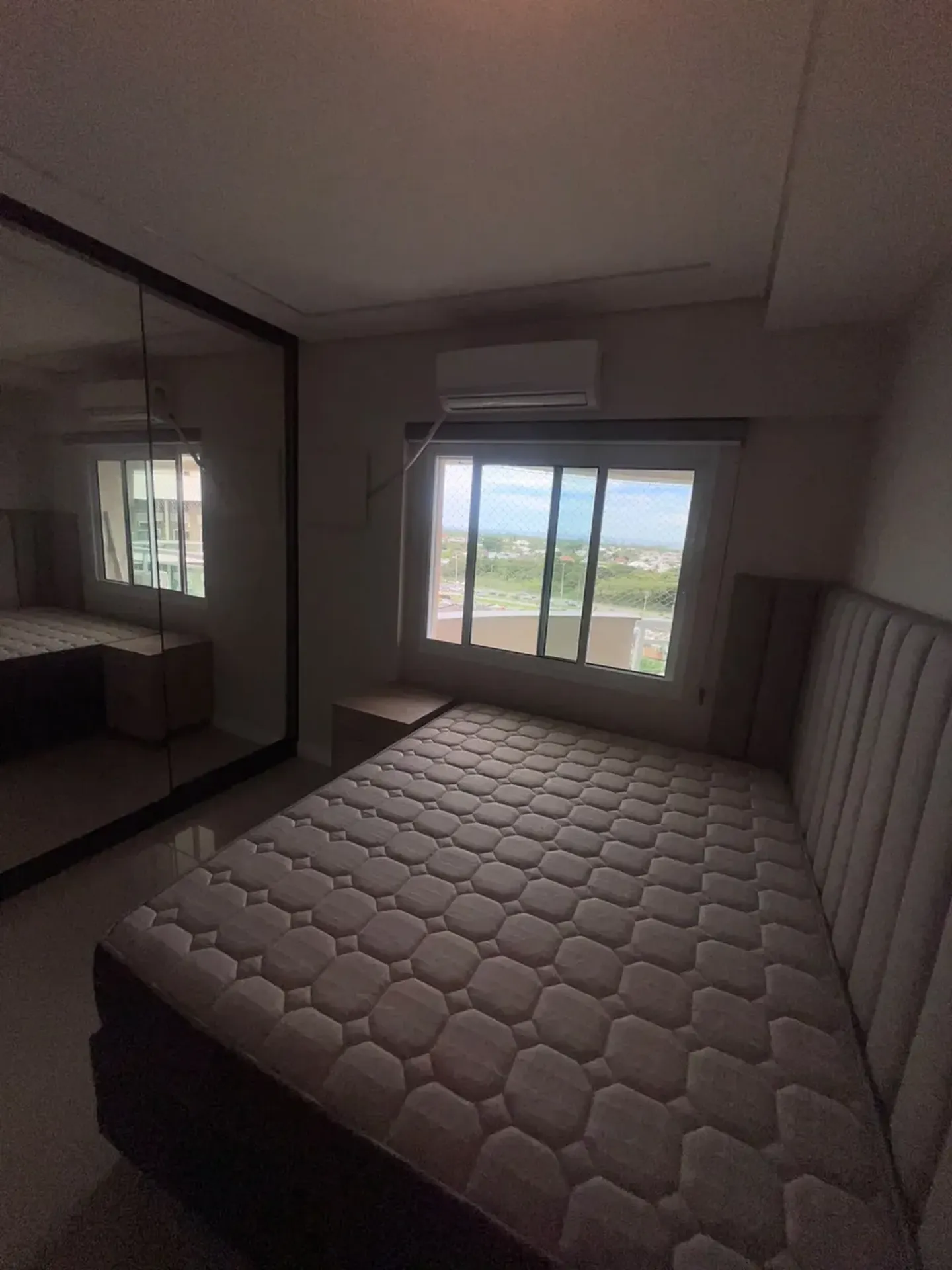 Apartment on the 10th floor with a grill on the balcony — photo 25