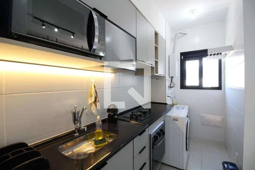 Furnished 1-bedroom apartment with open-plan kitchen — photo 7