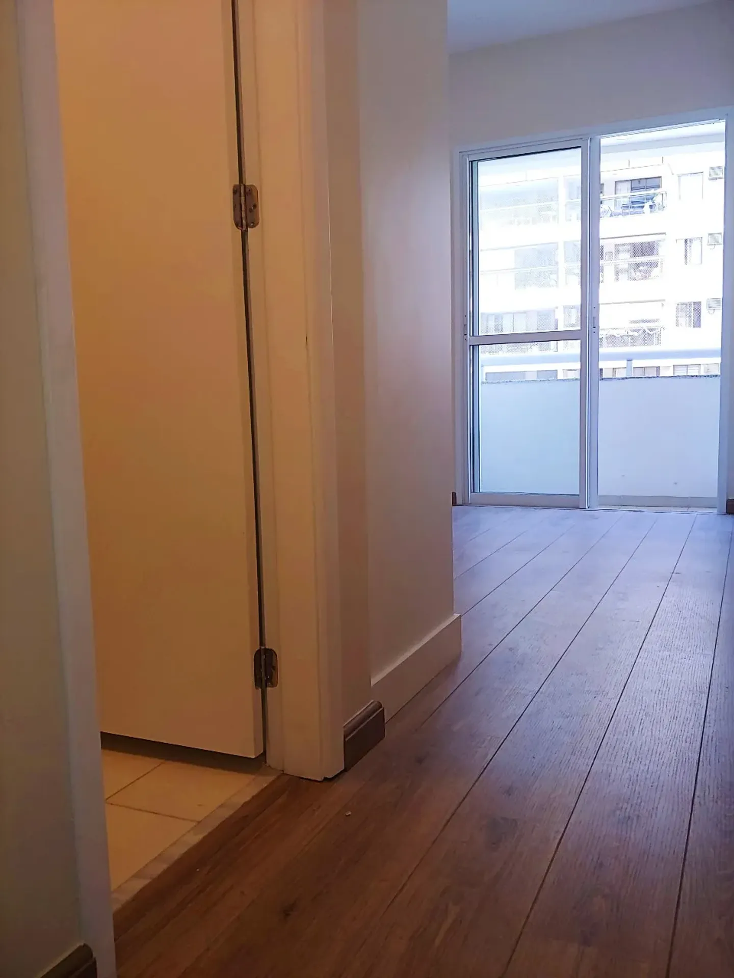 Apartment with 3 bedrooms, balcony and 2 parking spots — photo 41