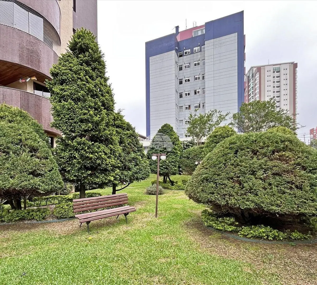 Furnished apartment, 108 m², with a grill on the balcony — photo 31