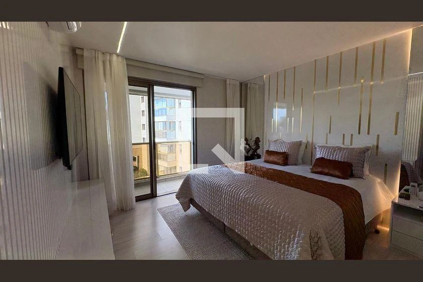 Apartment, 217 m², with a glass-enclosed balcony — photo 3