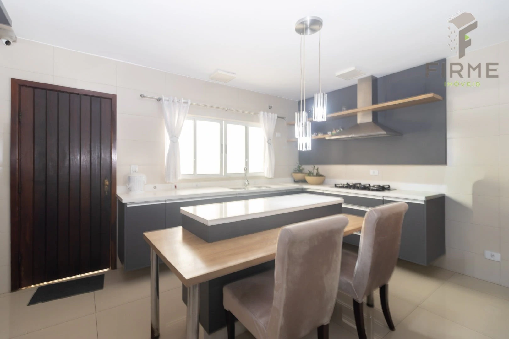 House with 3 bedrooms, 5 bathrooms, 350 m² — photo 5