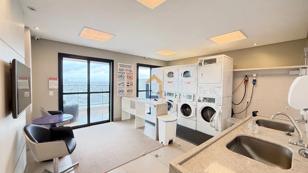 One-bedroom apartment with a dryer — photo 13