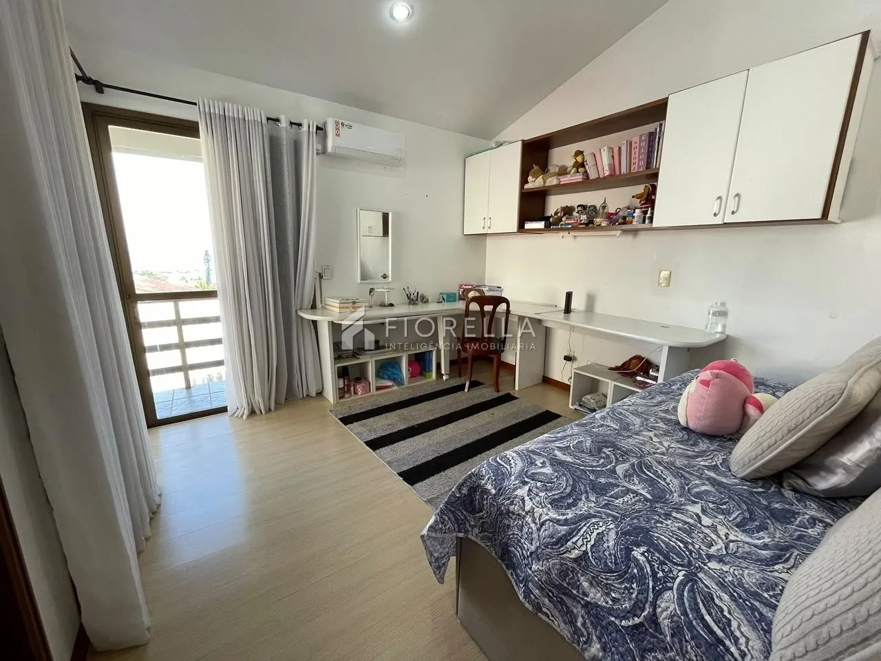 Furnished house, 376 m², with a water view — photo 13