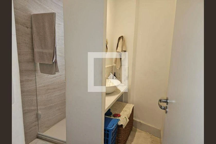 Walk-in closet in a 2-bedroom apartment, 70 m² — photo 23