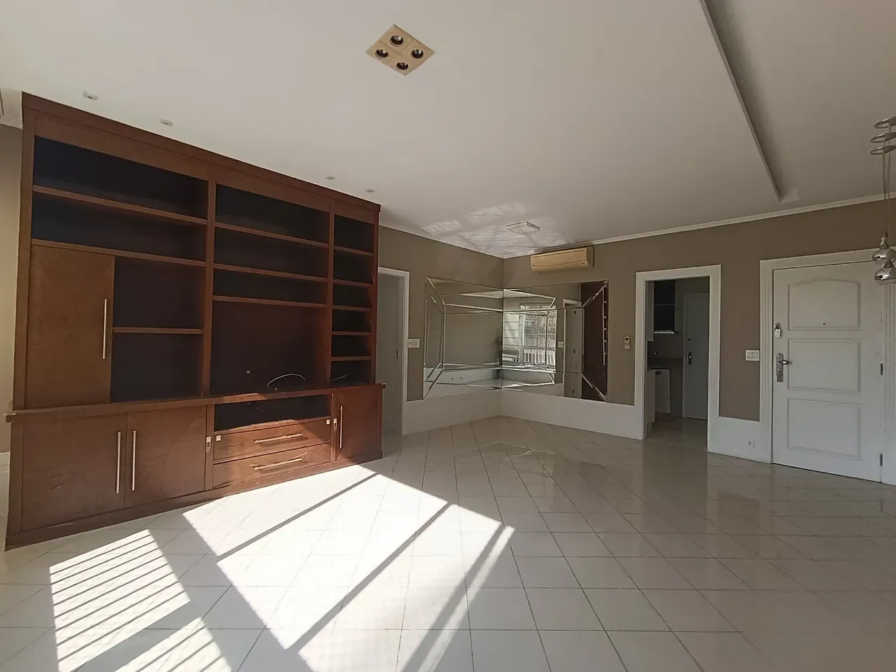 Unfurnished apartment with 3 bedrooms and 1 bathroom — photo 10