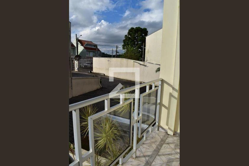3-bedroom house with a walk-in closet in Curitiba — photo 38
