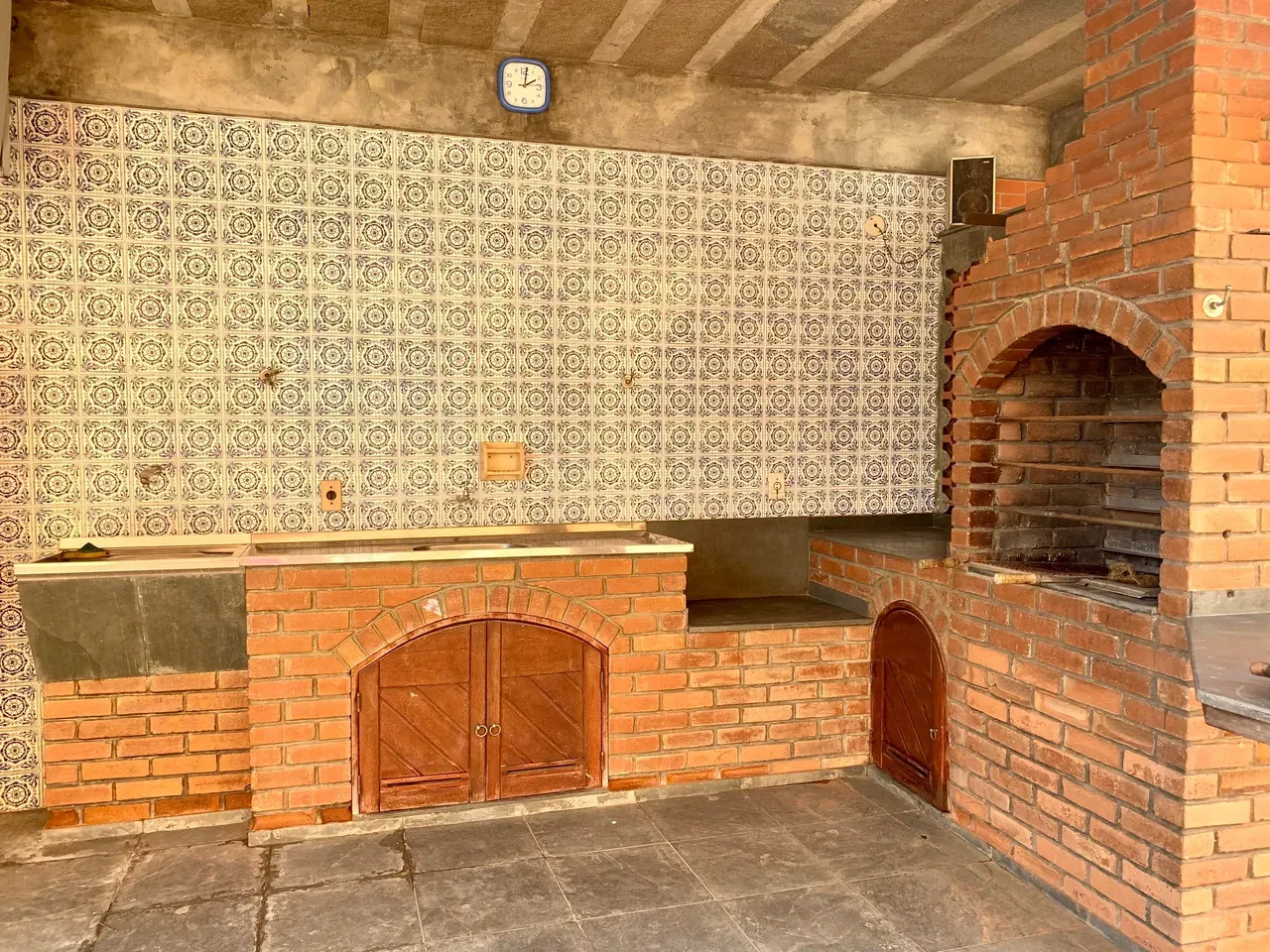 House, 234 m², with a grill on the balcony