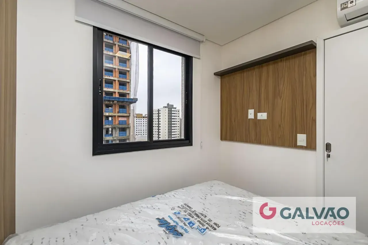 Furnished 1-bedroom apartment with glass shower — photo 12