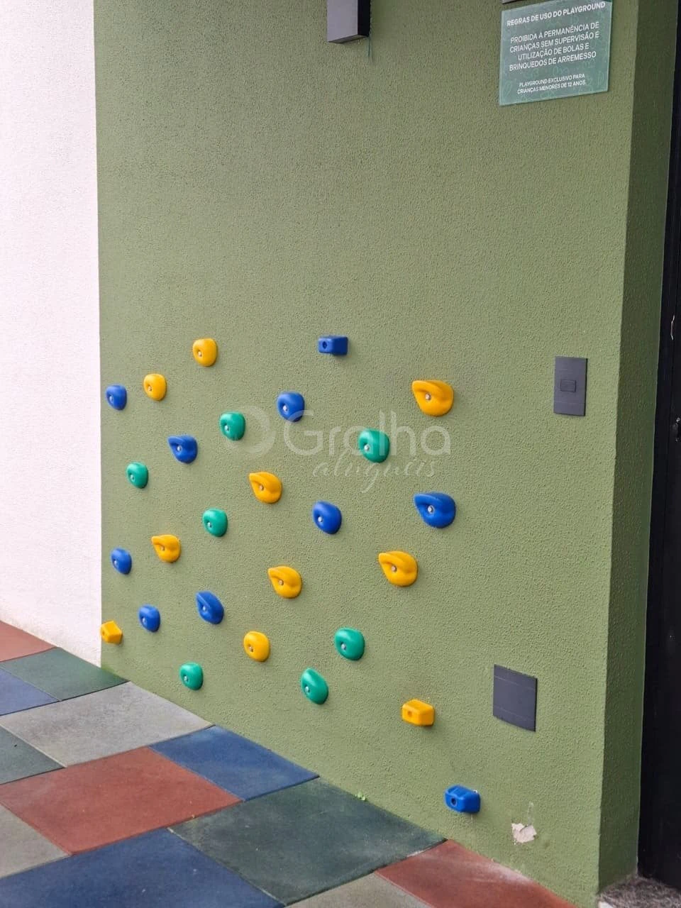 Furnished studio in a building with a gym — photo 21