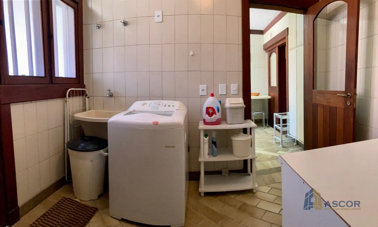 Мебльований будинок: 4 спальні з власними ваннами 600 м² — photo 3