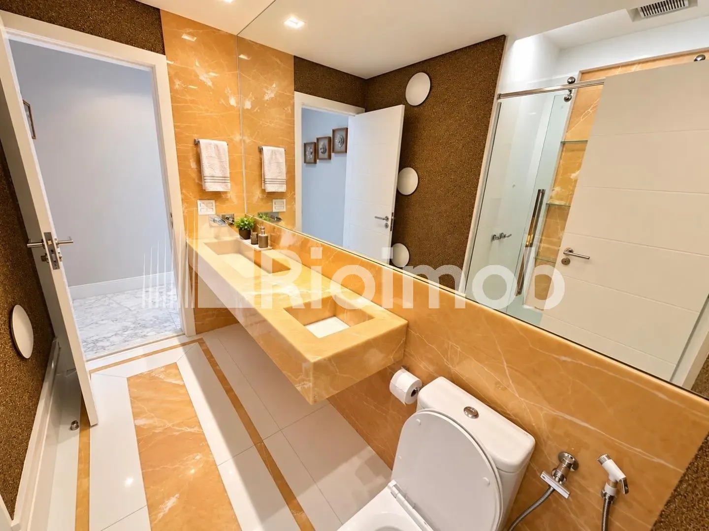 Ванна та 5 спалень: будинок 889 м² — photo 35