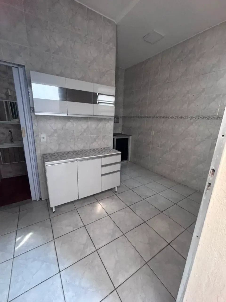 Unfurnished 1-bedroom home with glass shower enclosure — photo 5