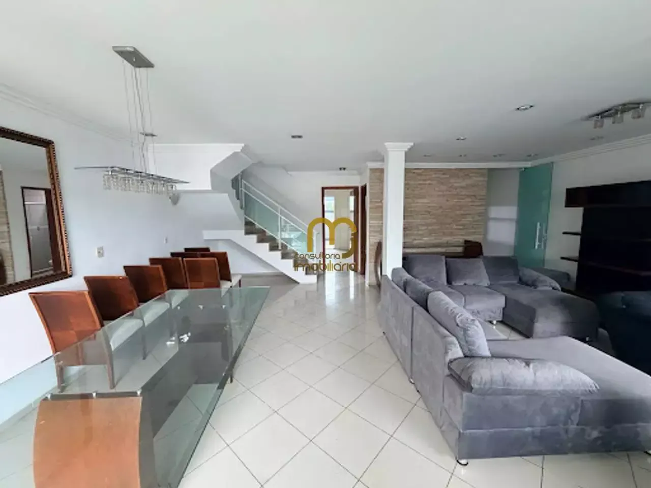 Casa con cocina cerrada, 3 dormitorios y 2 plazas
