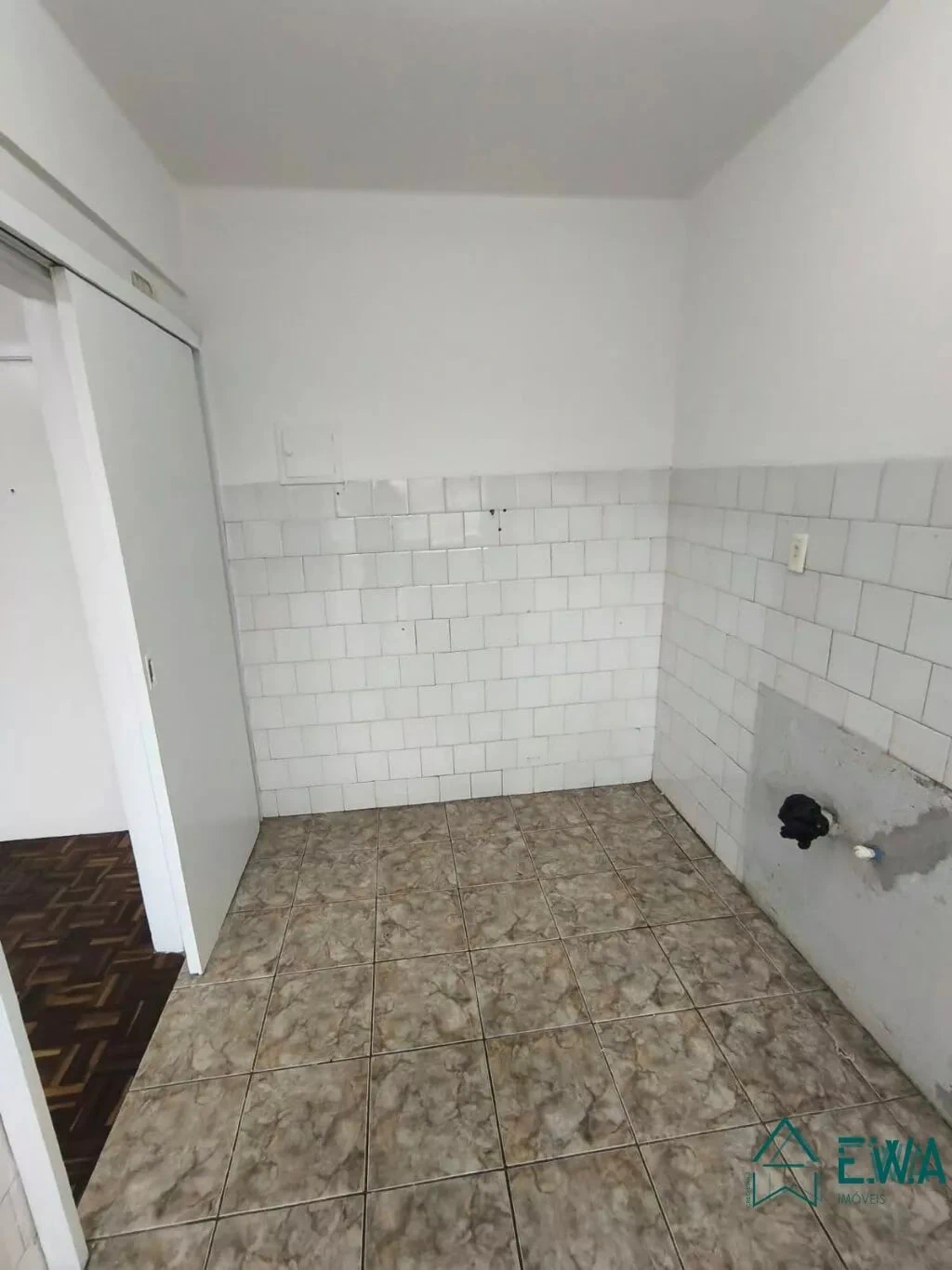 Unfurnished 3-bedroom apartment with 1 bathroom — photo 2