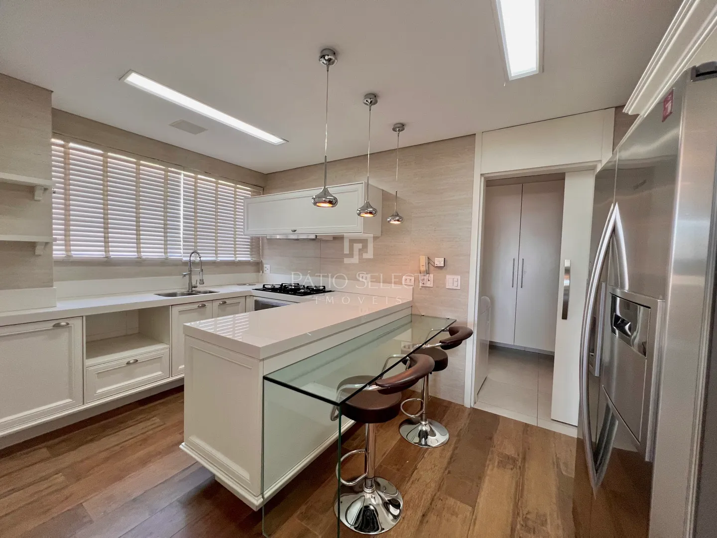 Гардеробная и 3 спальни: квартира 180 м² — photo 2