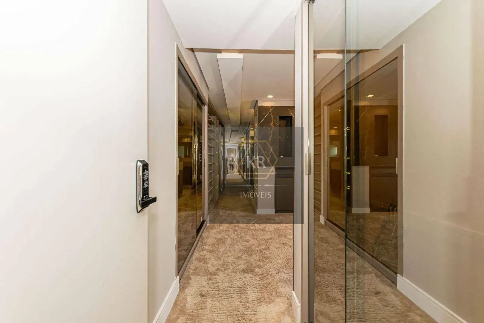 Furnished 272 m² apartment with 3 en-suites and 4 parking — photo 95