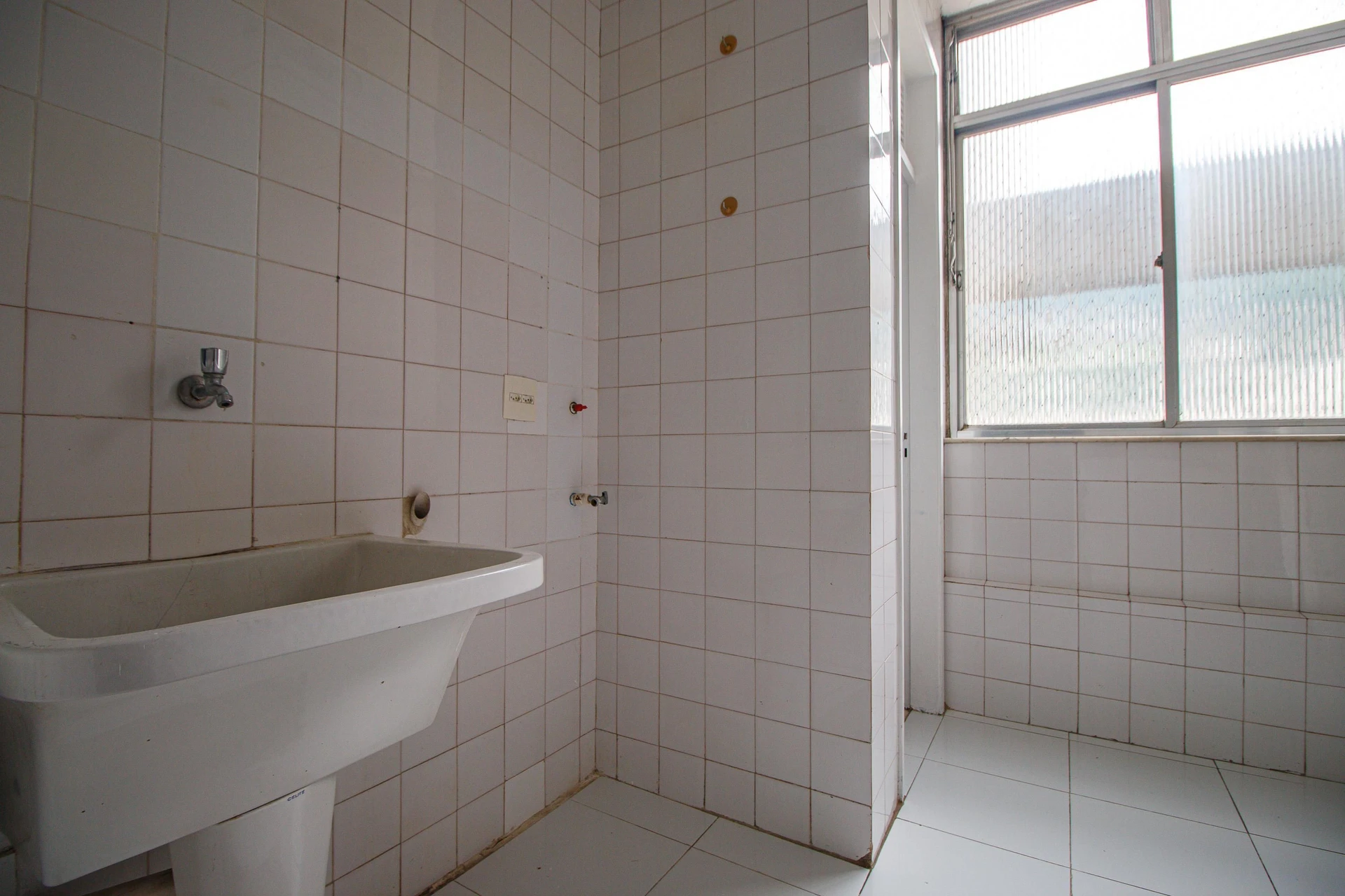 Unfurnished 2-bedroom apartment with 3 bathrooms — photo 13