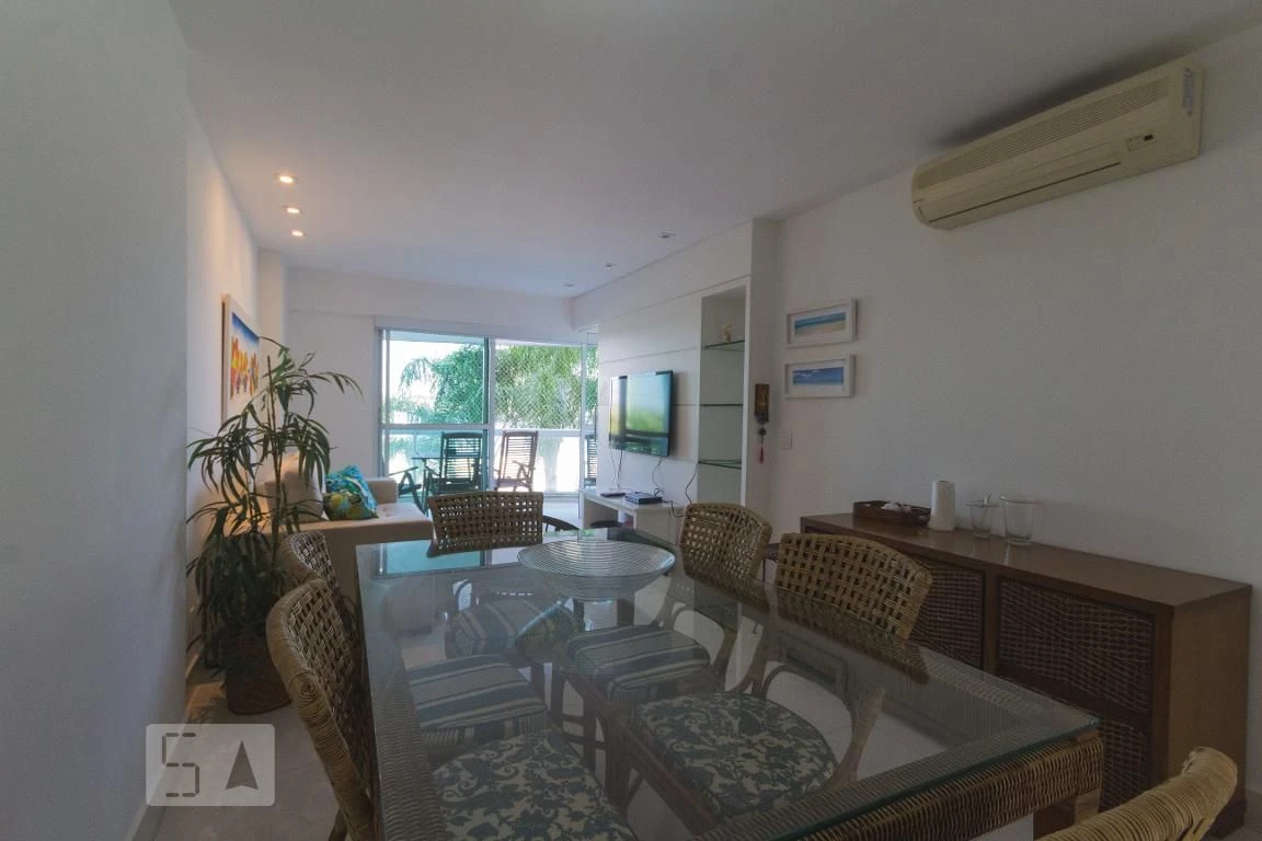Furnished apartment with 2 en-suites and a balcony — photo 9
