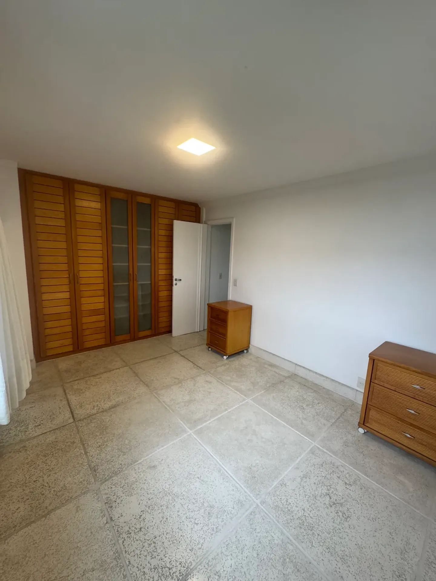 Apartamento de 2 quartos com varanda de vidro — photo 7