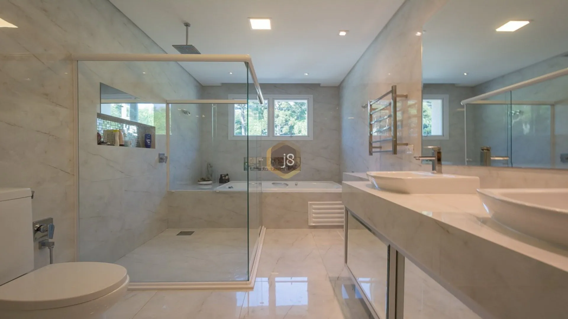 Будинок у закритому комплексі 775 м² з 4 спальнями — photo 24